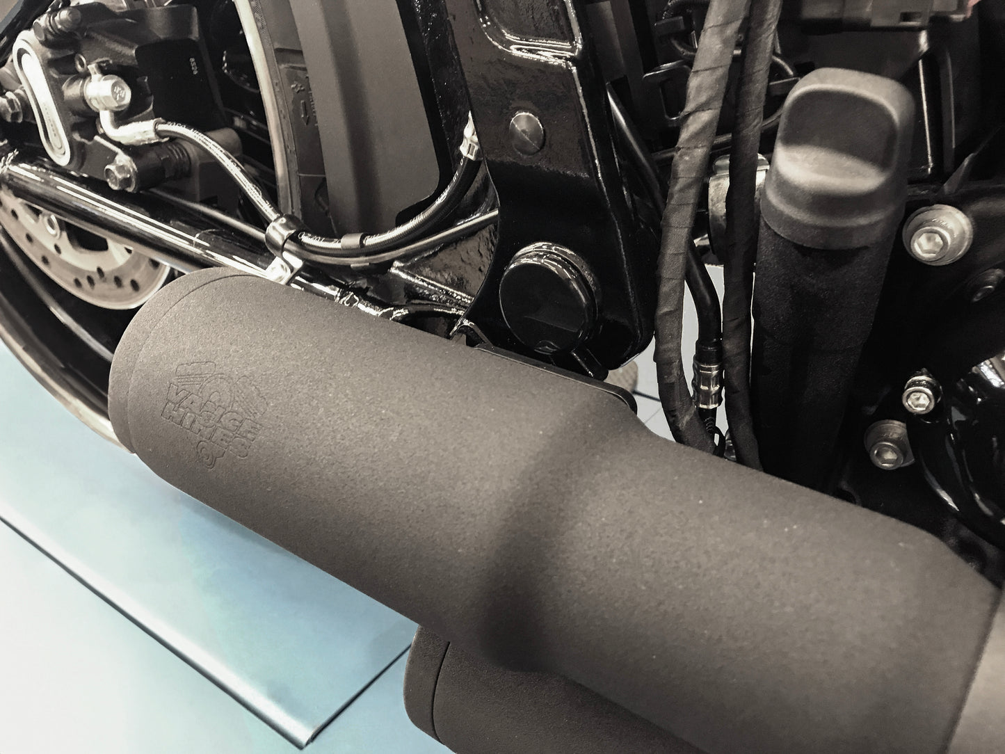 2018-2025 Full Pivot Axle Cover Set For Softail  Models With Upside-Down / Inverted Fork Assemblies