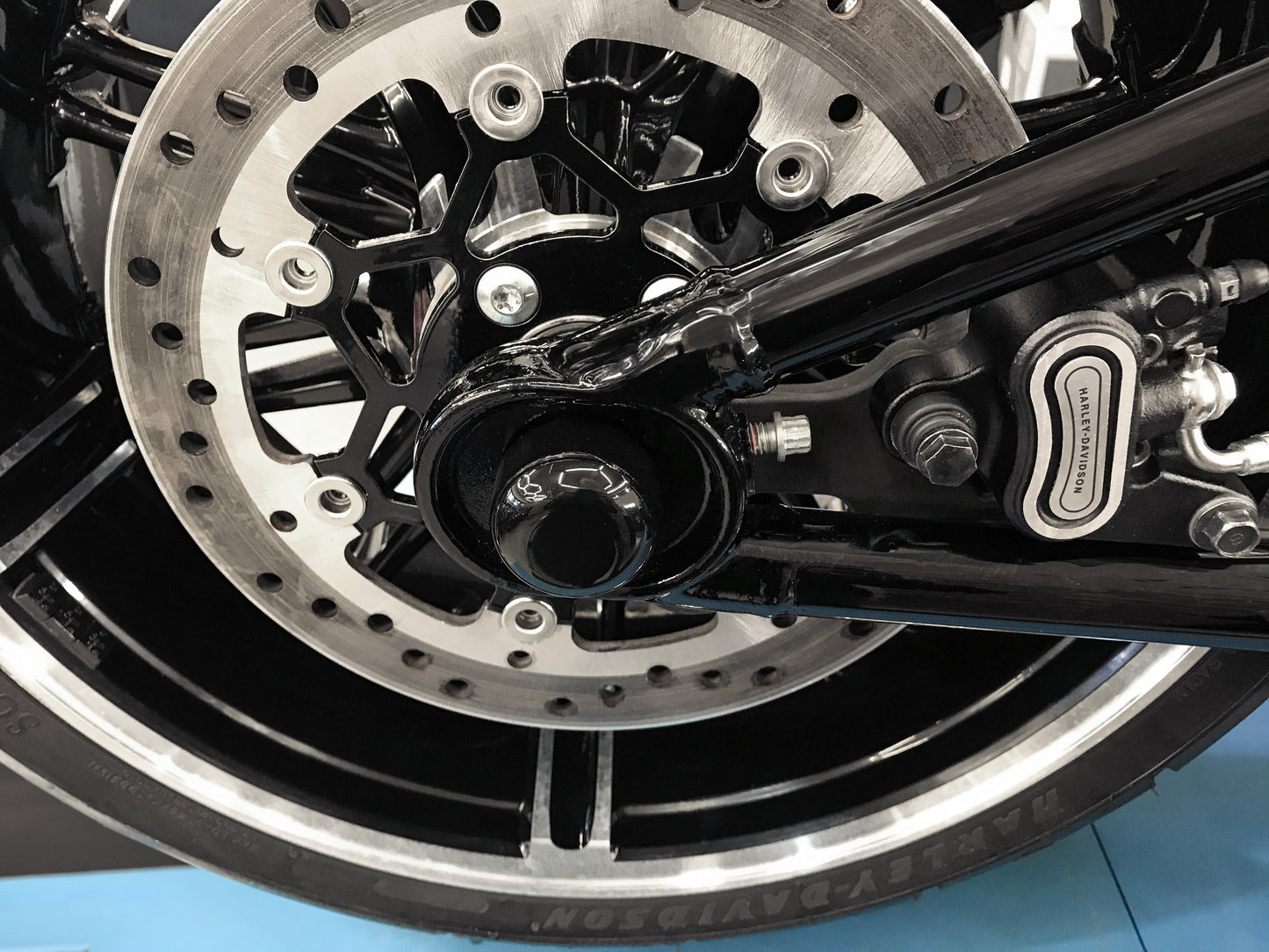 2018-2025 Full Pivot Axle Cover Set For Softail  Models With Upside-Down / Inverted Fork Assemblies