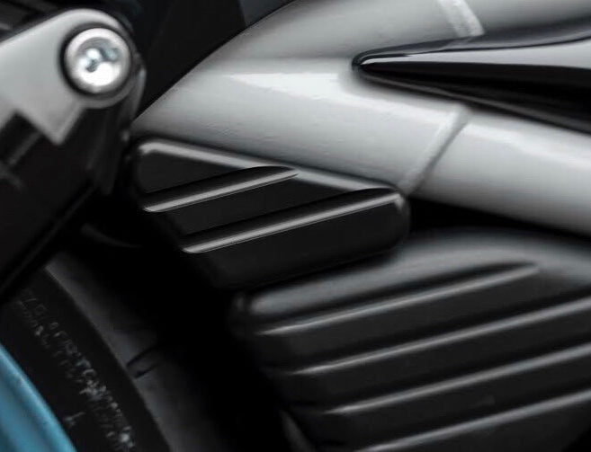 Zoomed Harley Davidson motorcycle with Killer Custom V-Rod billet reflector covers