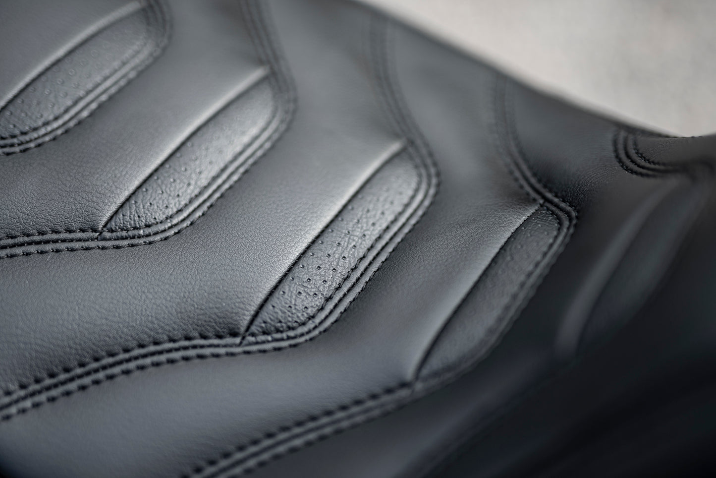 Zoomed Harley Davidson motorcycle with Killer Custom "Predator" seat