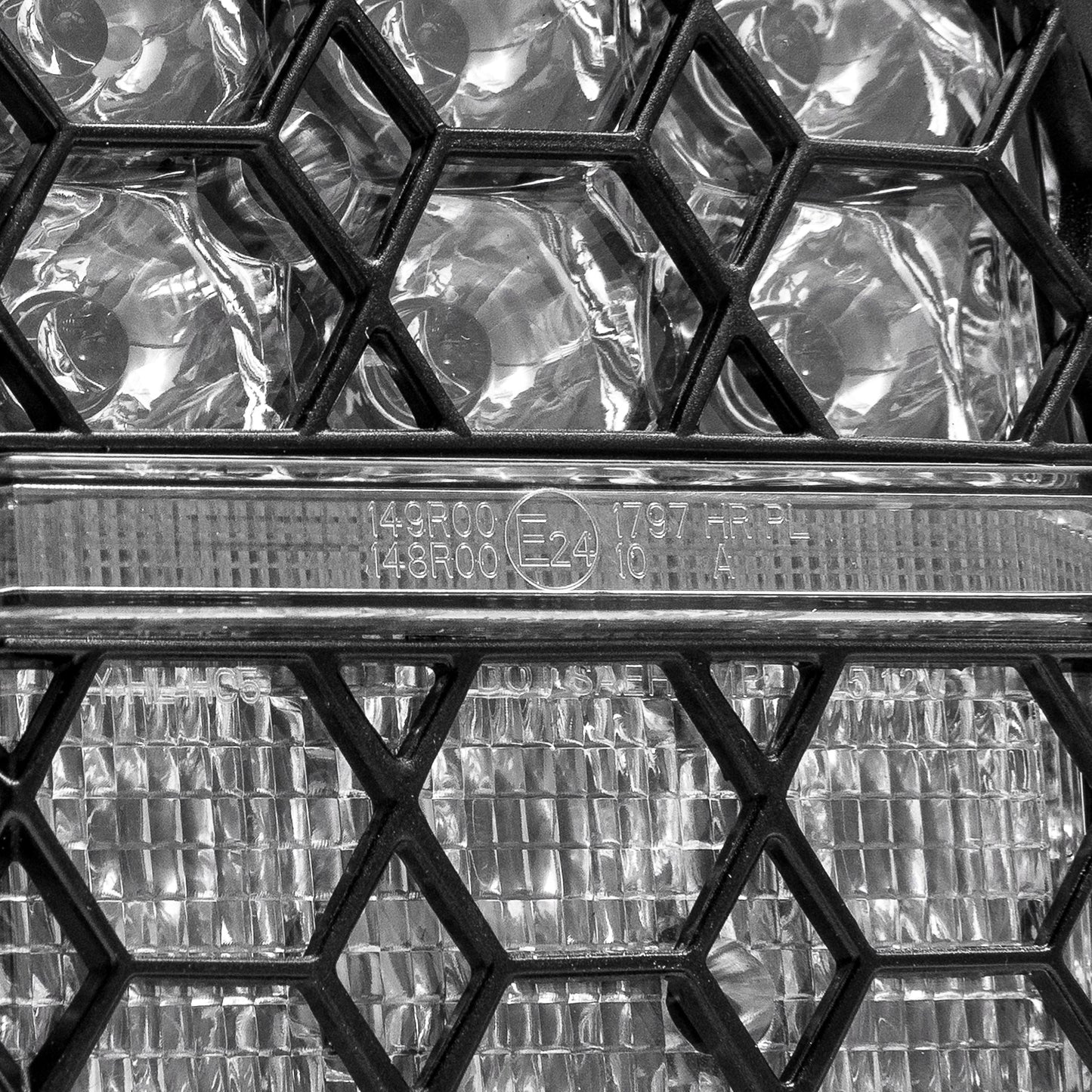 5 3/4" Honeycomb LED Headlight ECE Approved for Harley Street Bob FXBB & Breakout FXBR